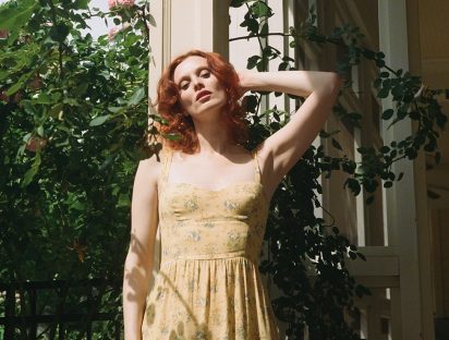 ¿Quién es Karen Elson, la modelo que tuvo a Taylor Swift y Rosalía en su matrimonio?