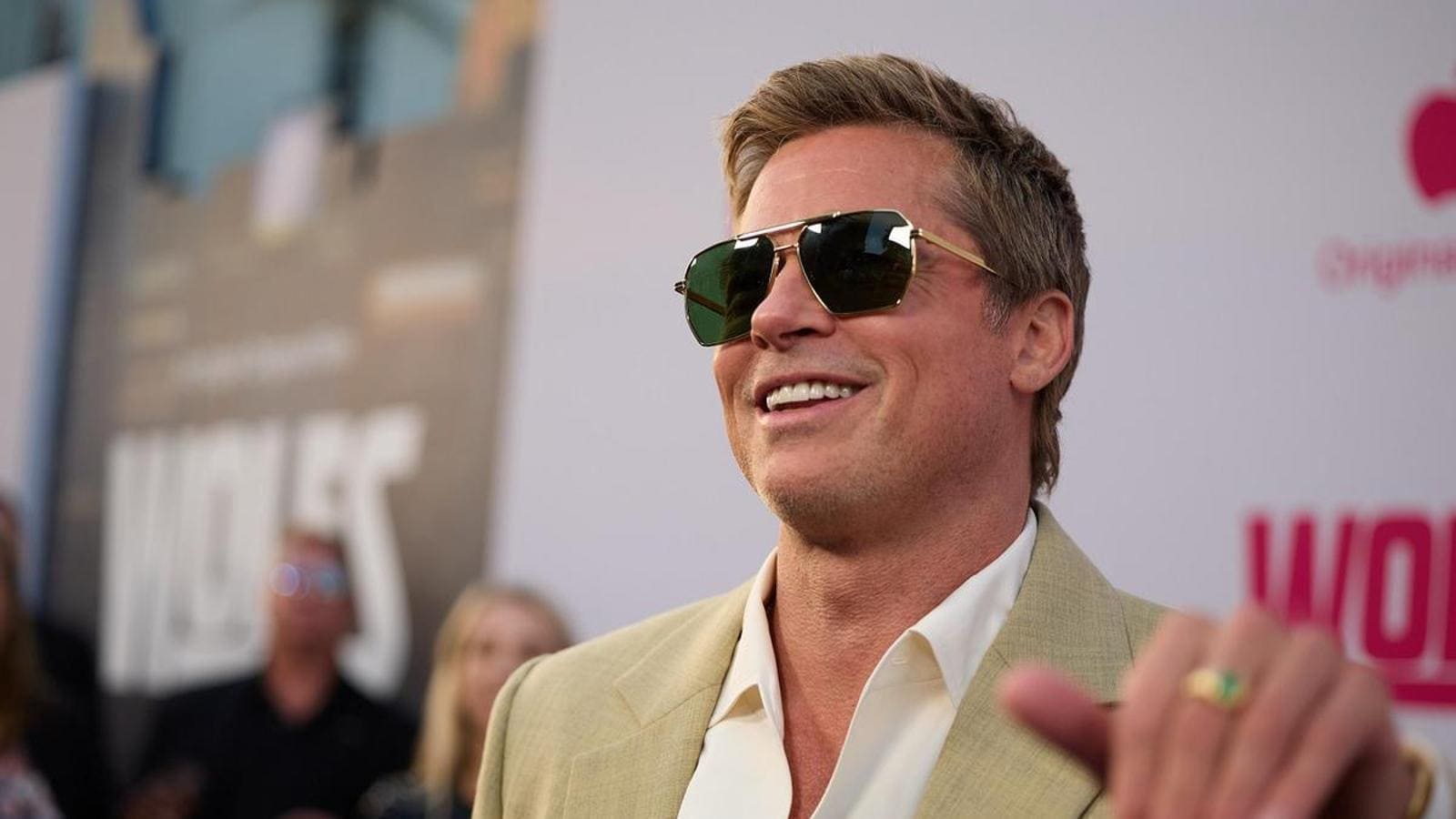 Dos mujeres son estafadas por “Brad Pitt” vía WhatsApp