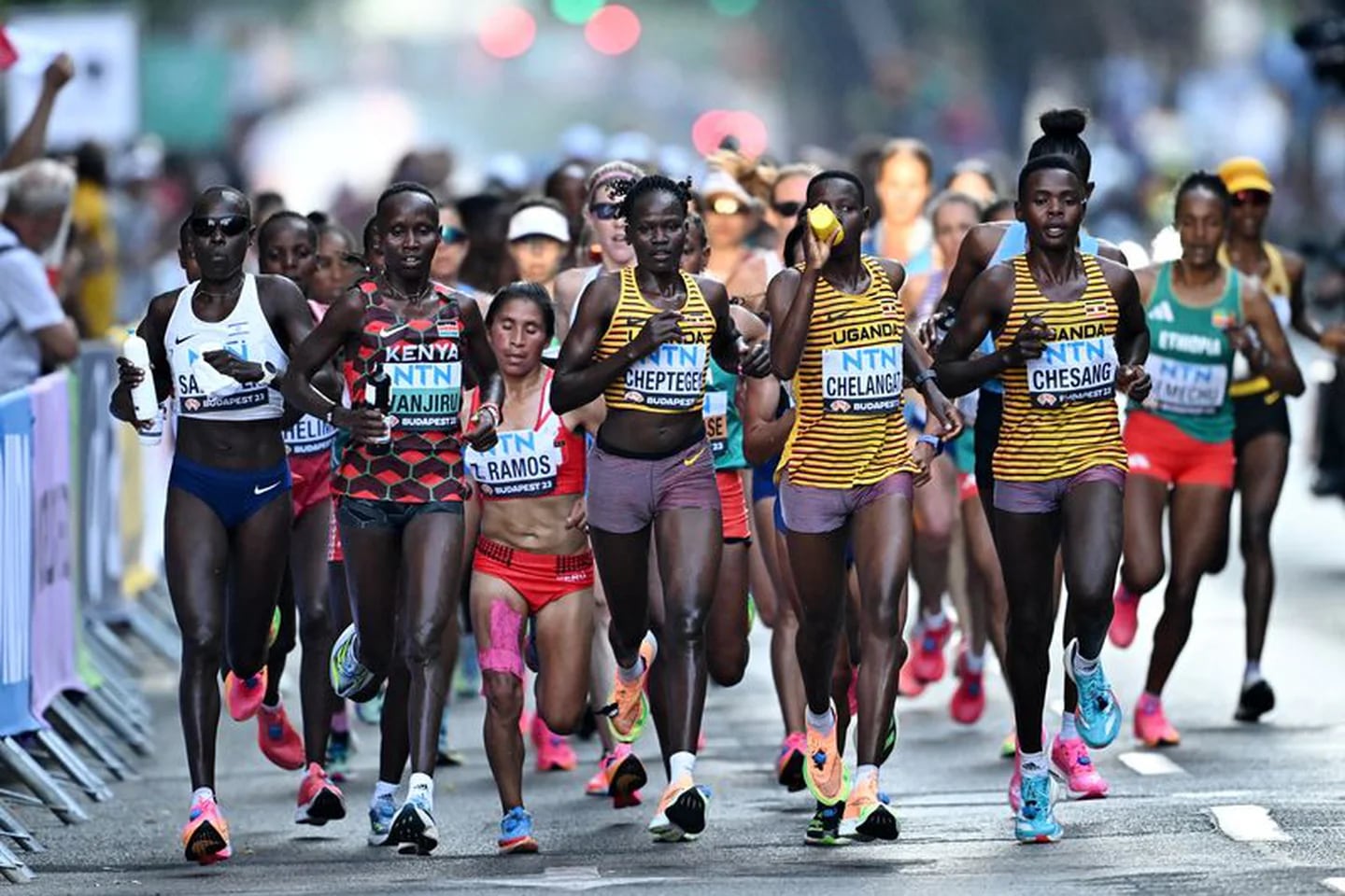 Atleta de París 2024 Rebecca Cheptegei muere quemada por su expareja