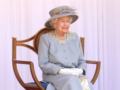 La nueva estatua de la reina Isabel II se llena de críticas