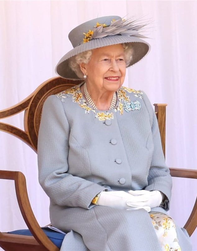 La nueva estatua de la reina Isabel II se llena de críticas