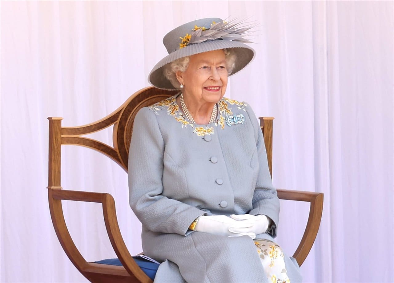 La nueva estatua de la reina Isabel II se llena de críticas