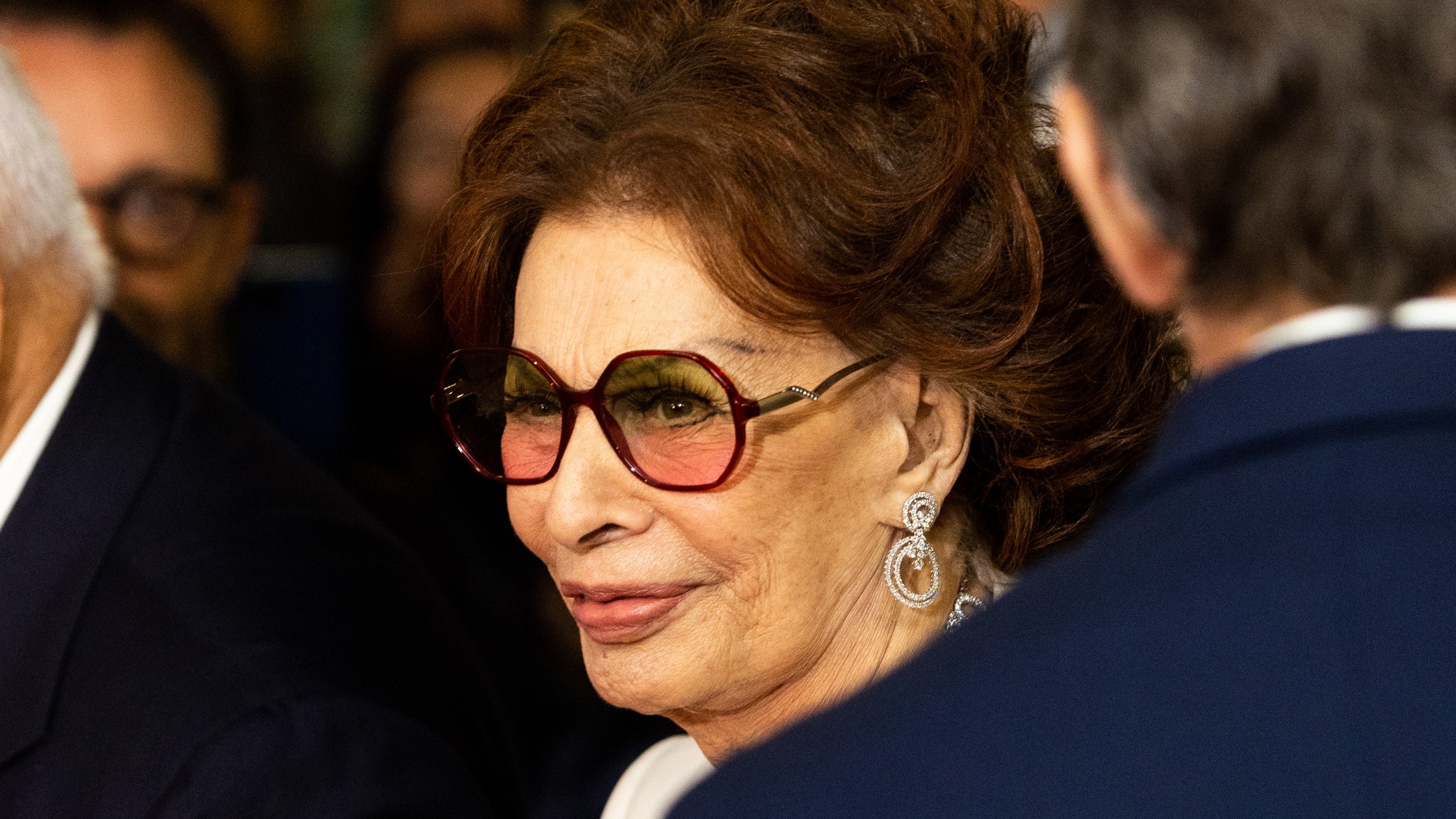 Sophia Loren celebró sus 90 años con el show de una cantante Italiana