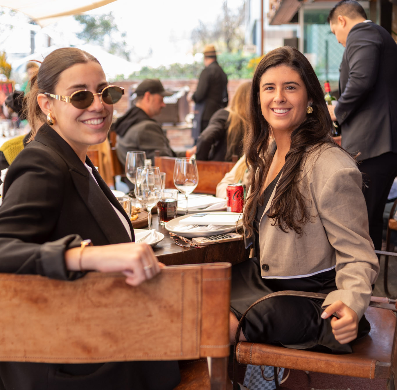 Amalia Garcés
y Teresita Frías