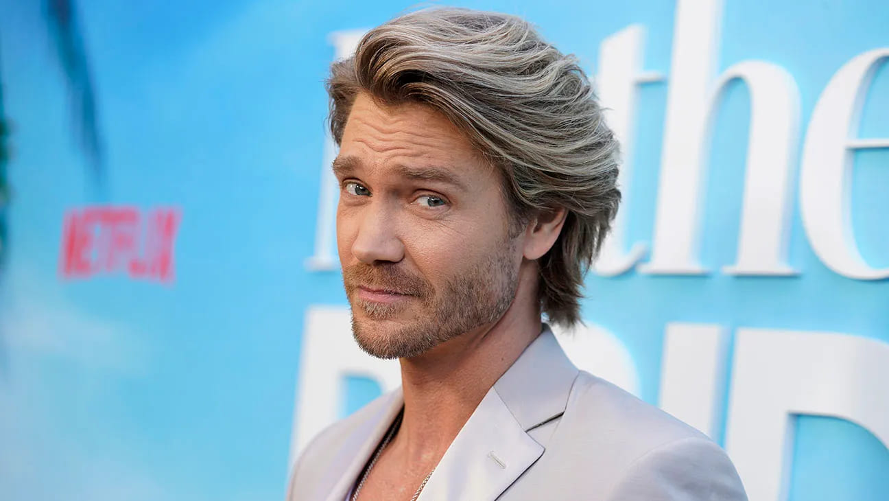 Chad Michael Murray protagoniza el calendario más hot de Netflix