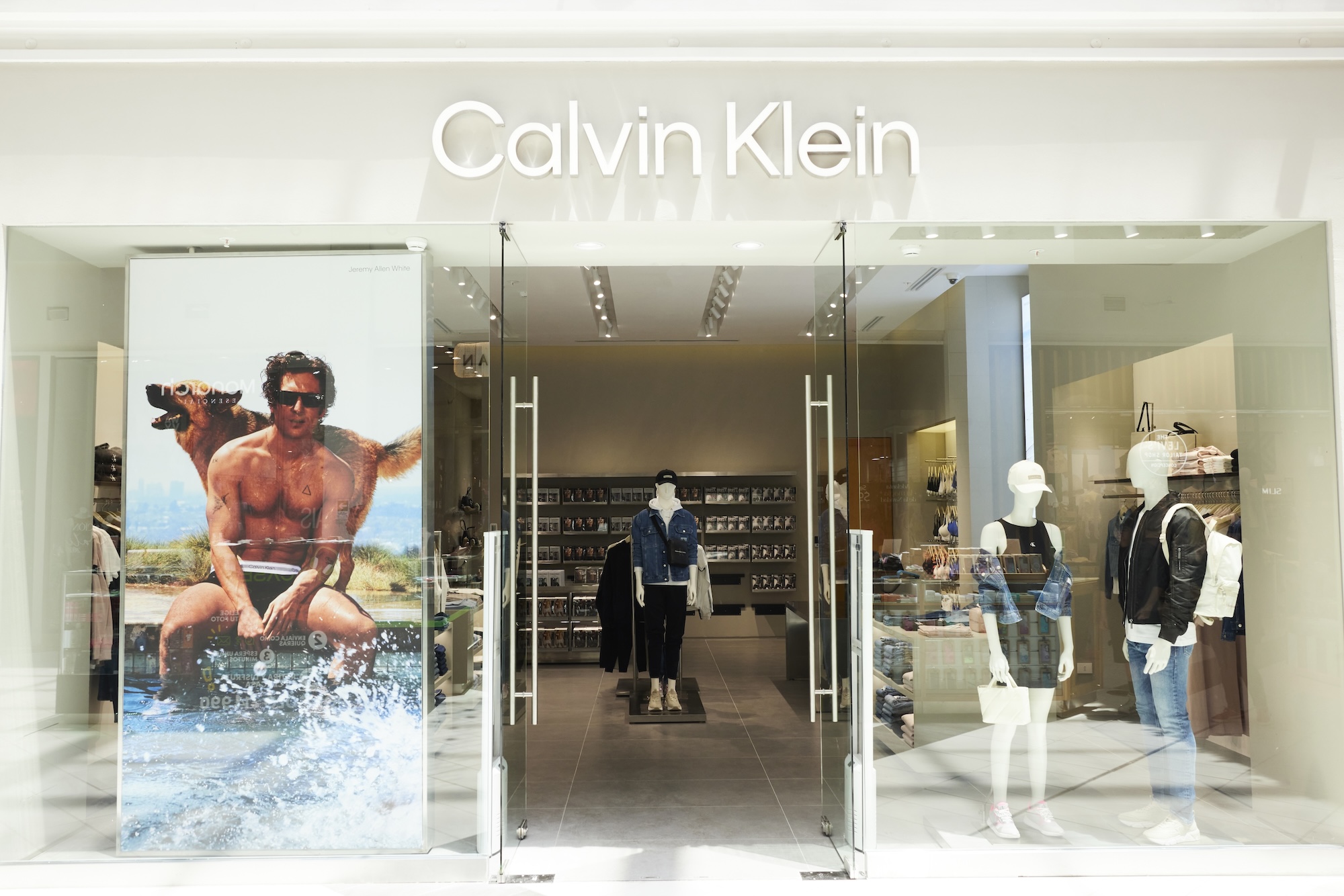 Calvin Klein inaugura nueva tienda lifestyle en Concepción