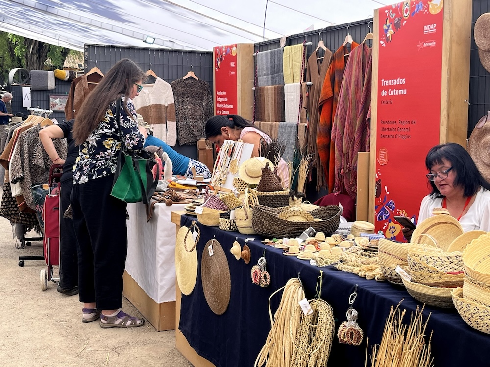 Con el lema “¡Esto sí que es cueca!” comienza la Muestra Internacional Artesanía UC