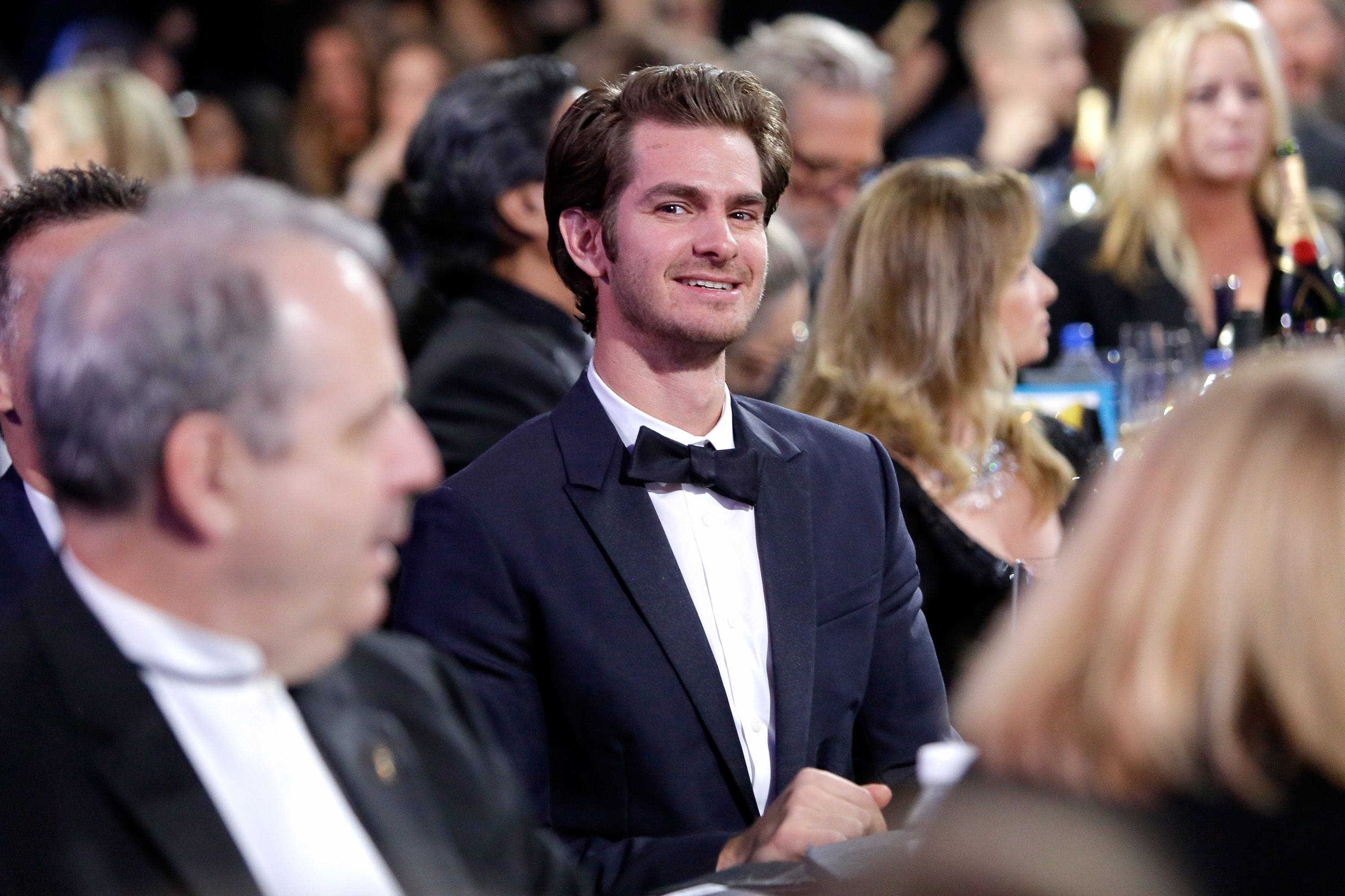 Ryan Reynolds y Andrew Garfield revelan por qué se besaron en los Globos de Oro 2017