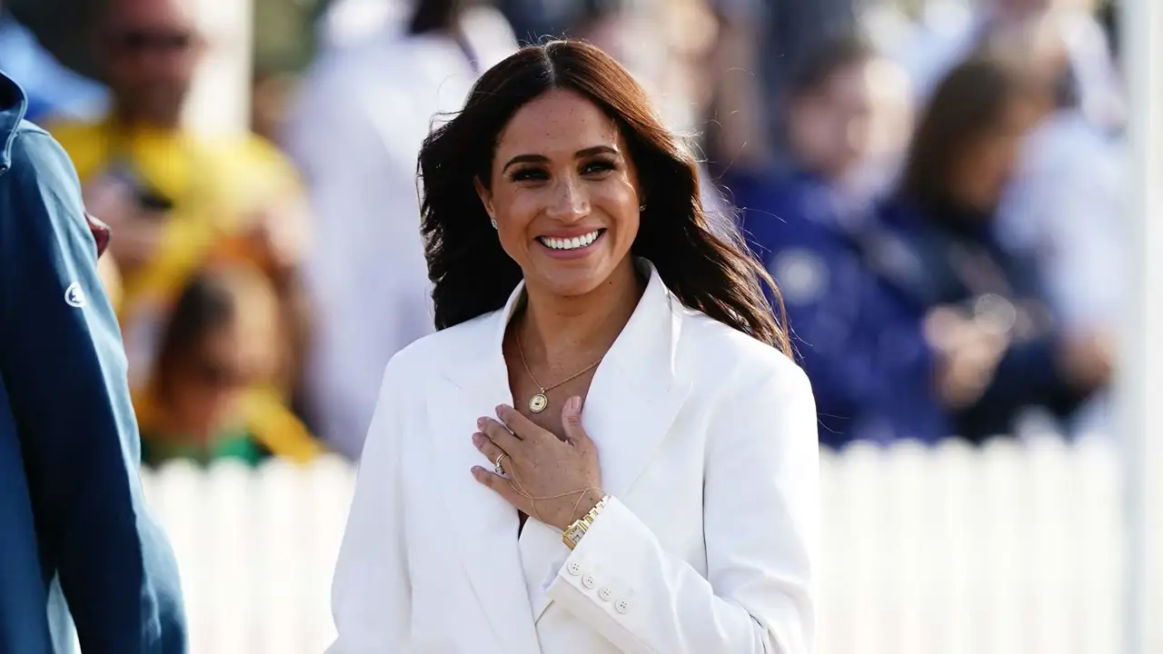 Alcaldesa en España acusa a Meghan Markle de plagio 