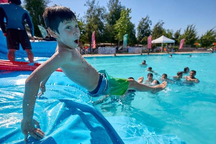 Family Summer La Florida: Las mejores piscinas y entretenciones en la capital