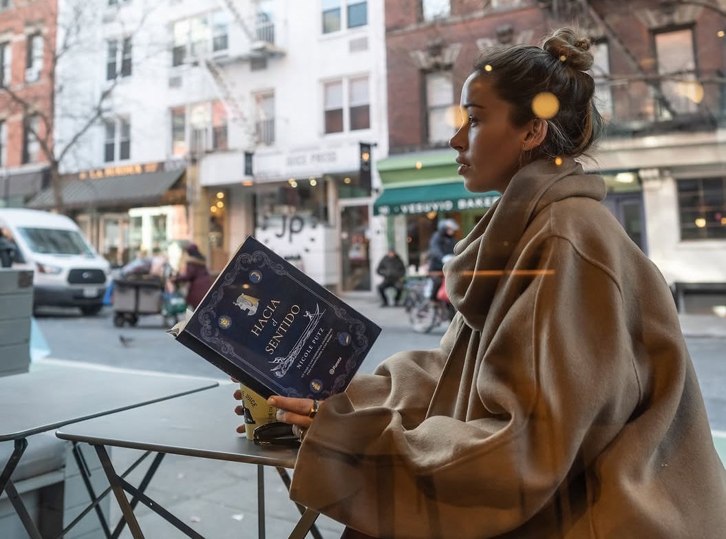 Nicole Putz lanzó libro de mindfulness “Hacia el sentido”