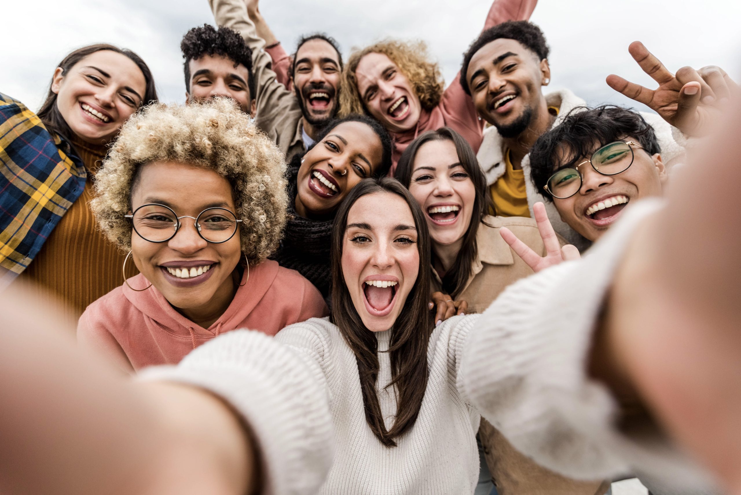 ¿Somos felices los chilenos? La paradoja de la sociedad que impone la felicidad