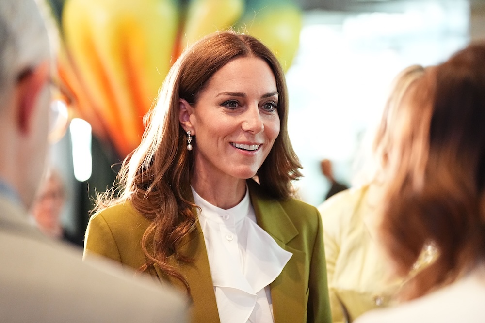 Kate Middleton sorprende con traje de Victoria Beckham