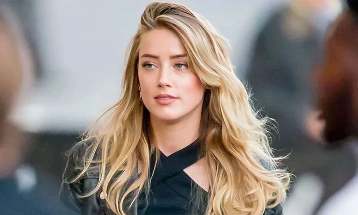 Amber Heard anuncia el nacimiento de sus gemelos en el Día de la Madre  