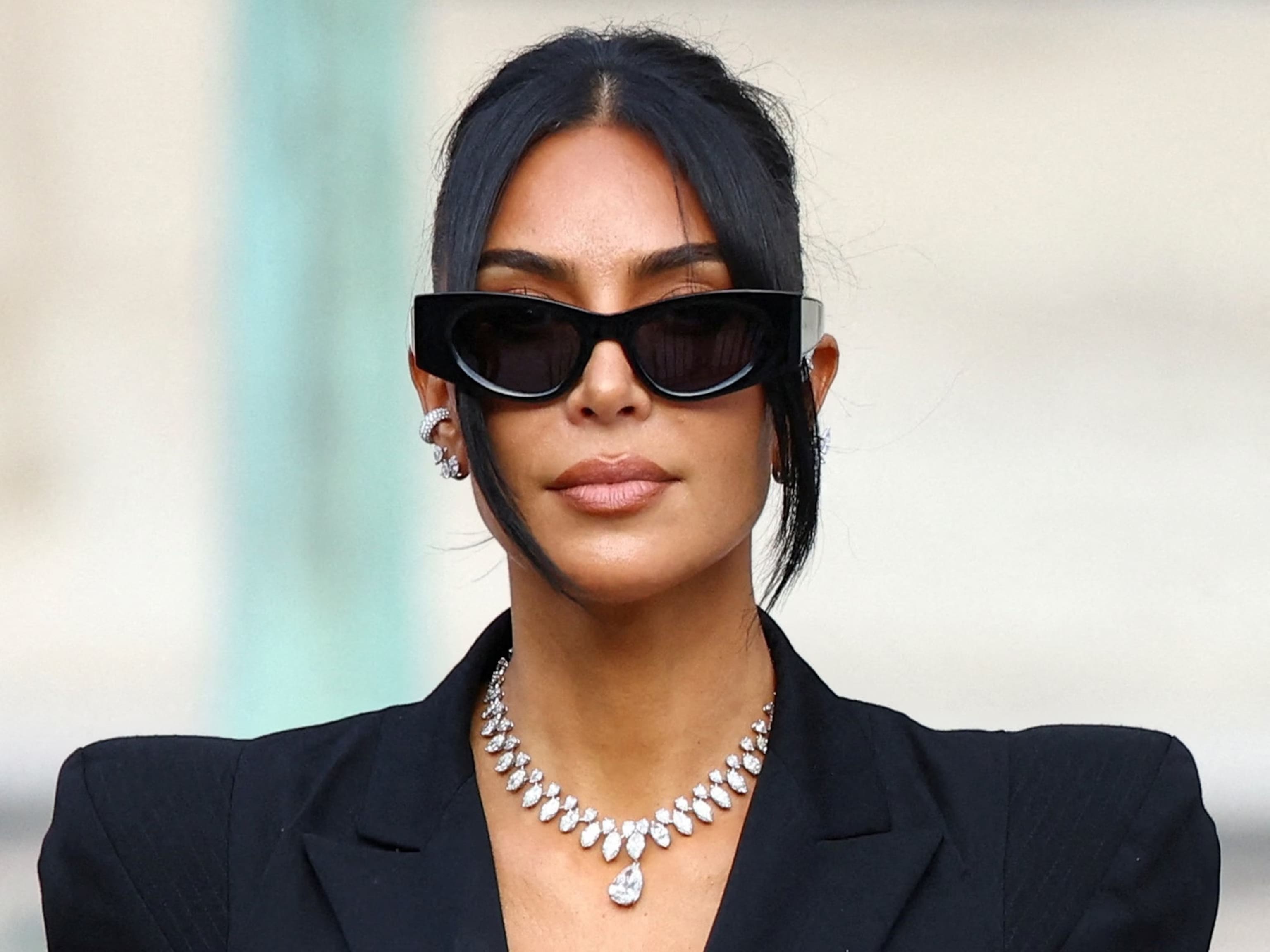 Kim Kardashian revive el robo en París con desgarrador relato en juicio