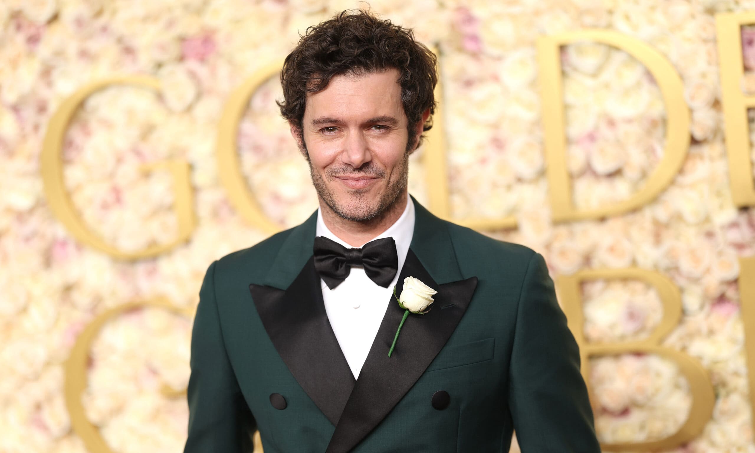 ¿Por qué Adam Brody dice que ser sex symbol lo hace sentir inseguro?  