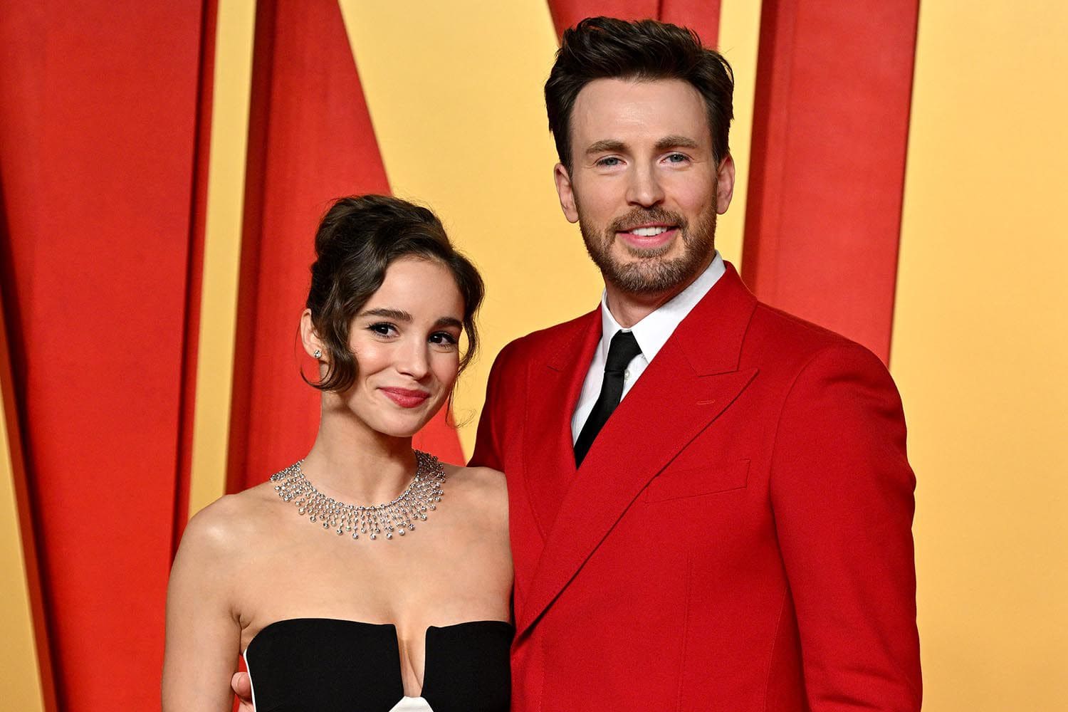 Chris Evans cuenta cómo le pidió matrimonio a Alba Baptista