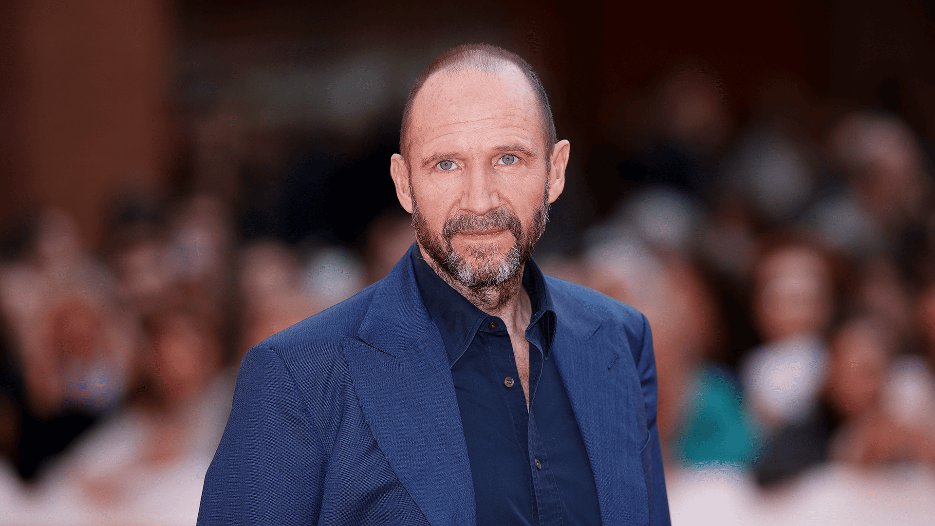 El consejo fashion de Ralph Fiennes al futuro Voldemort de HBO