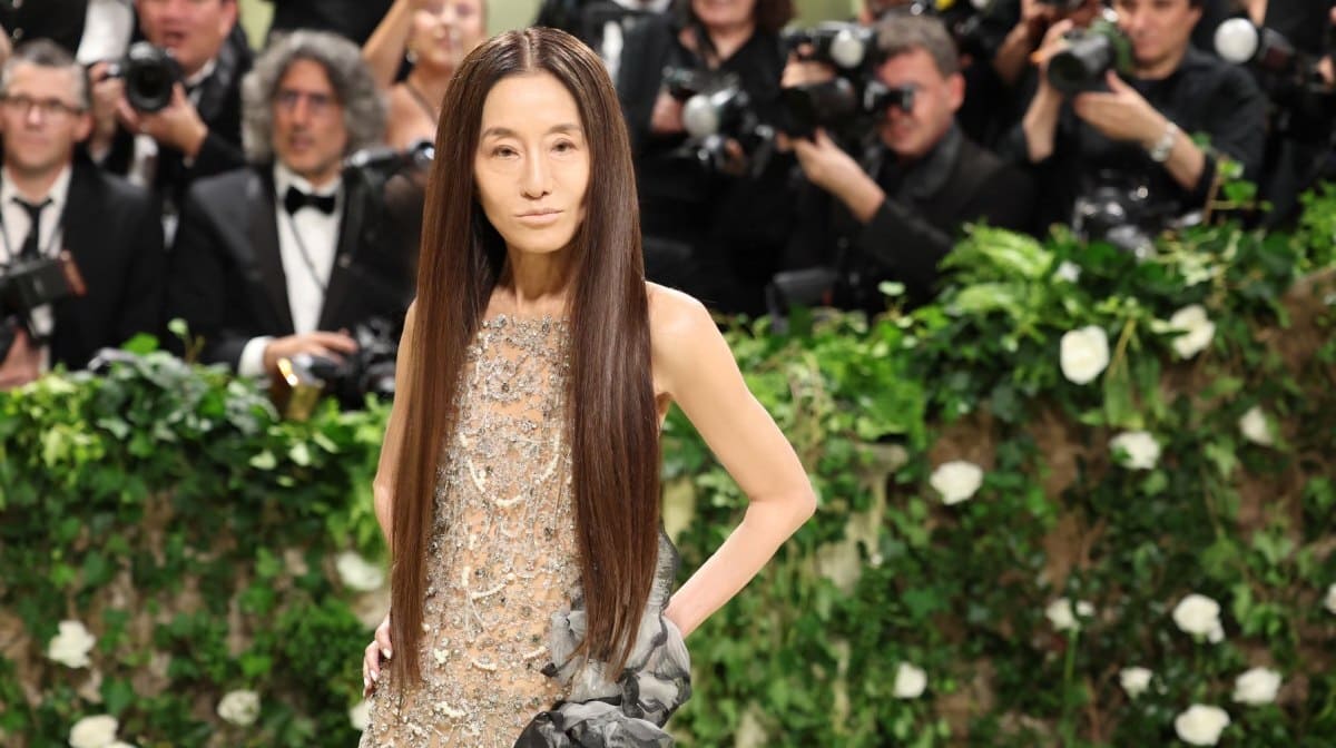 Vera Wang cumple 76 y sigue marcando pauta con su estilo audaz