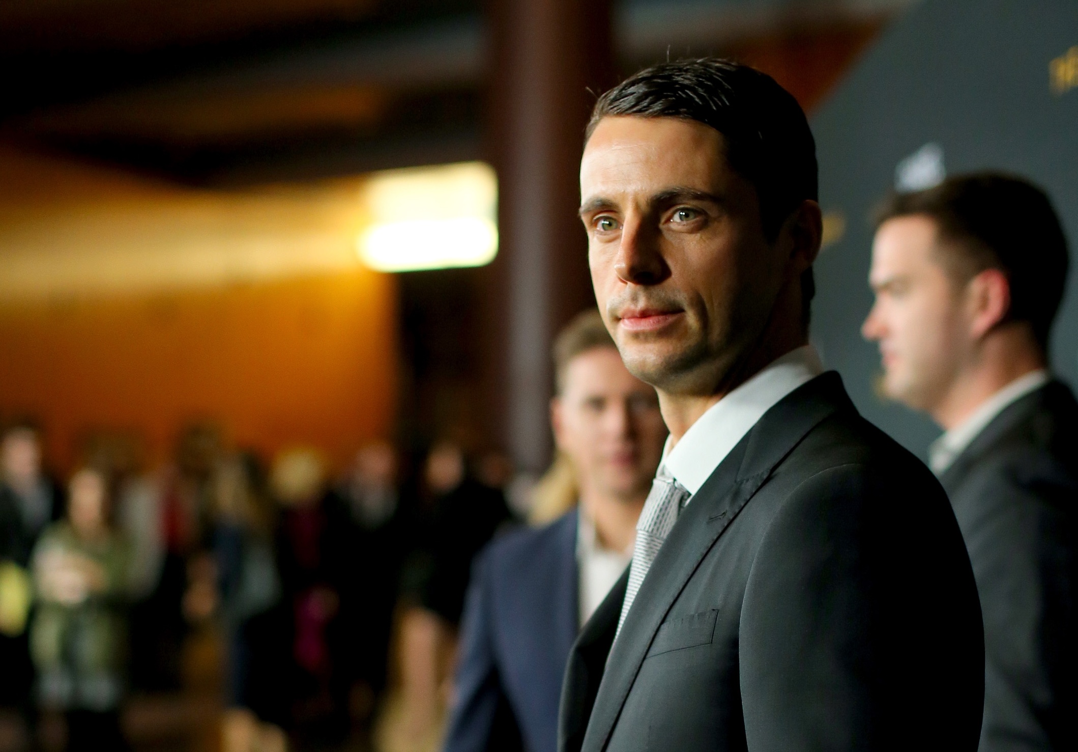 Así se ha convertido la serie del atractivo Matthew Goode en lo más visto de Netflix