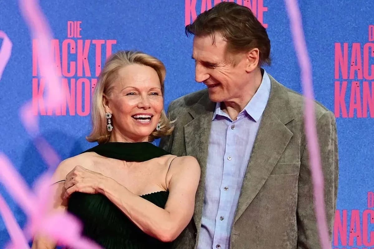 ¡Confirmado! Pamela Anderson y Liam Neeson están saliendo
