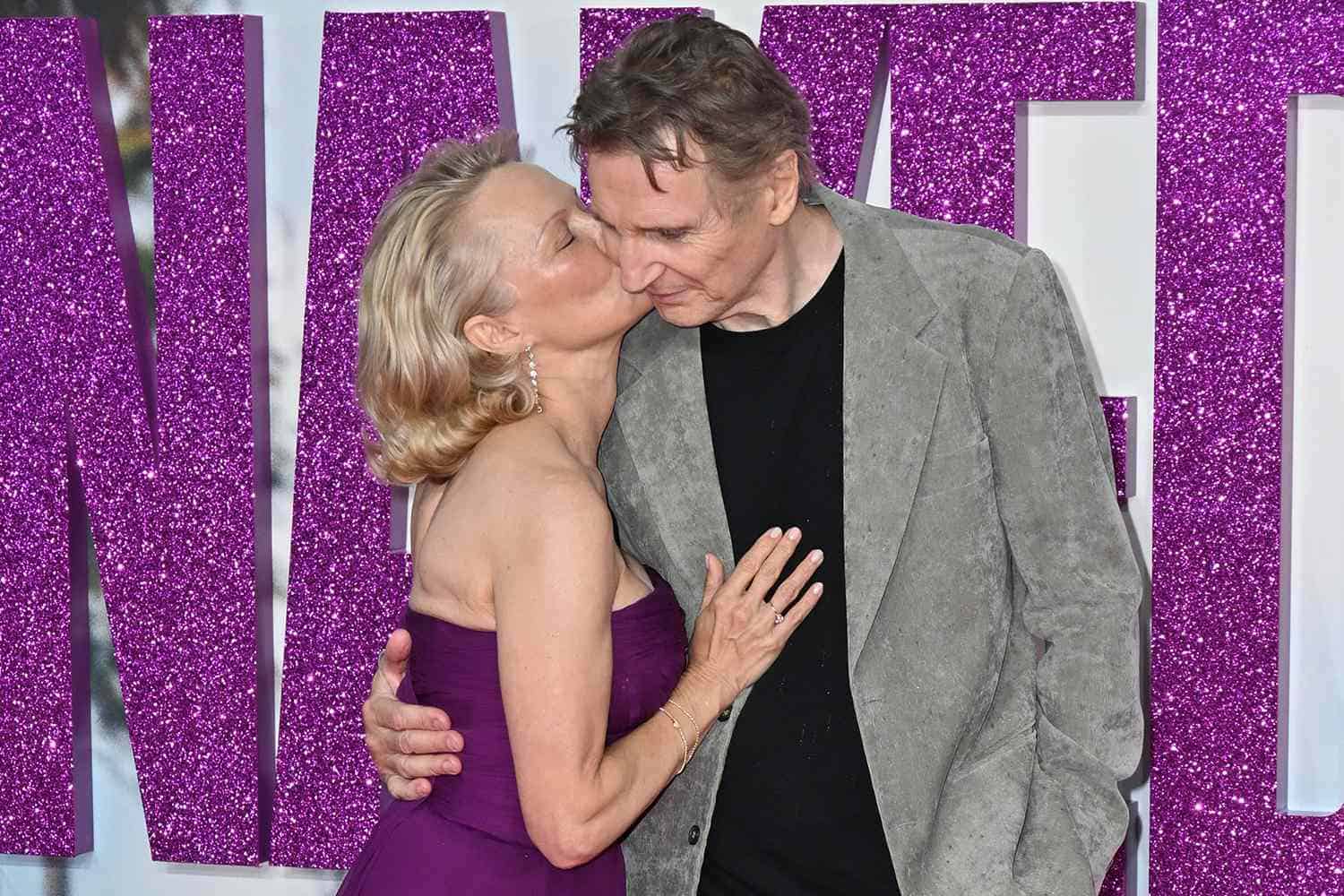 Pamela Anderson y Liam Neeson reavivan rumores tras posar juntos con sus hijos