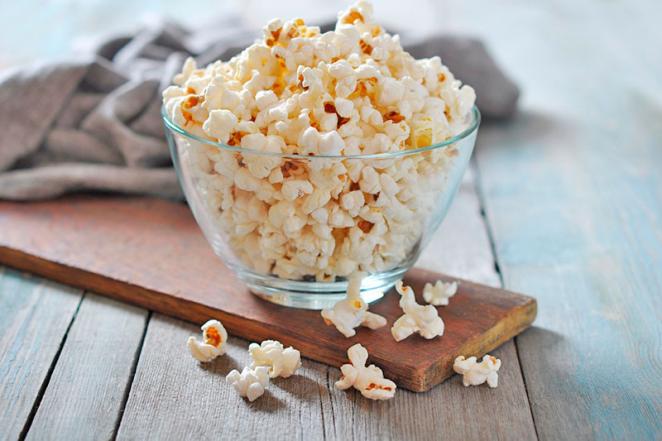 “El mejor snack para vivir 100 años son las cabritas de maíz”, dice un experto ¡Pero no todas sirven!