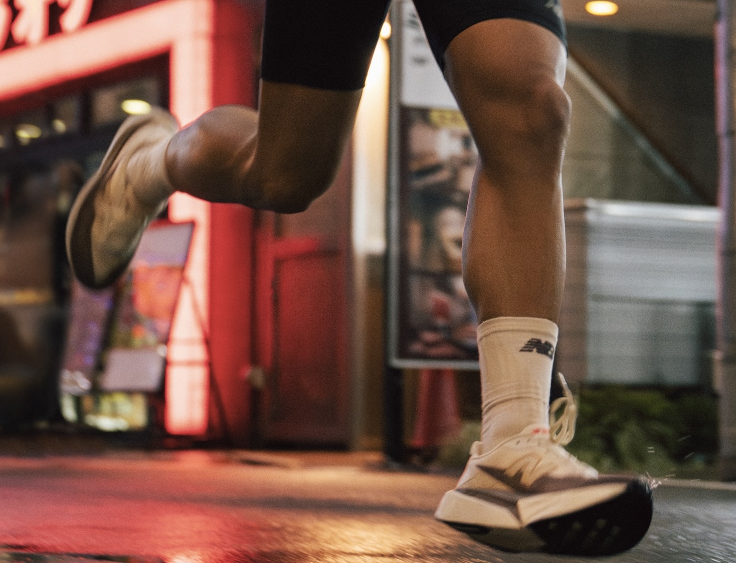 Rápida, liviana y llena de estilo: Ya está en Chile la FuelCell Rebel v5 de New Balance