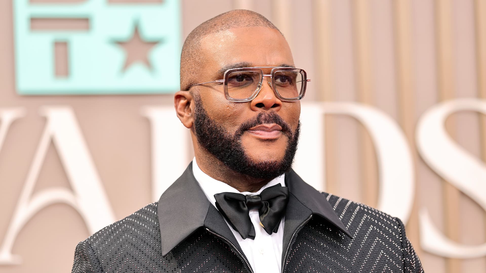 Tyler Perry, amigo de los Sussex, enfrenta demanda por acoso sexual