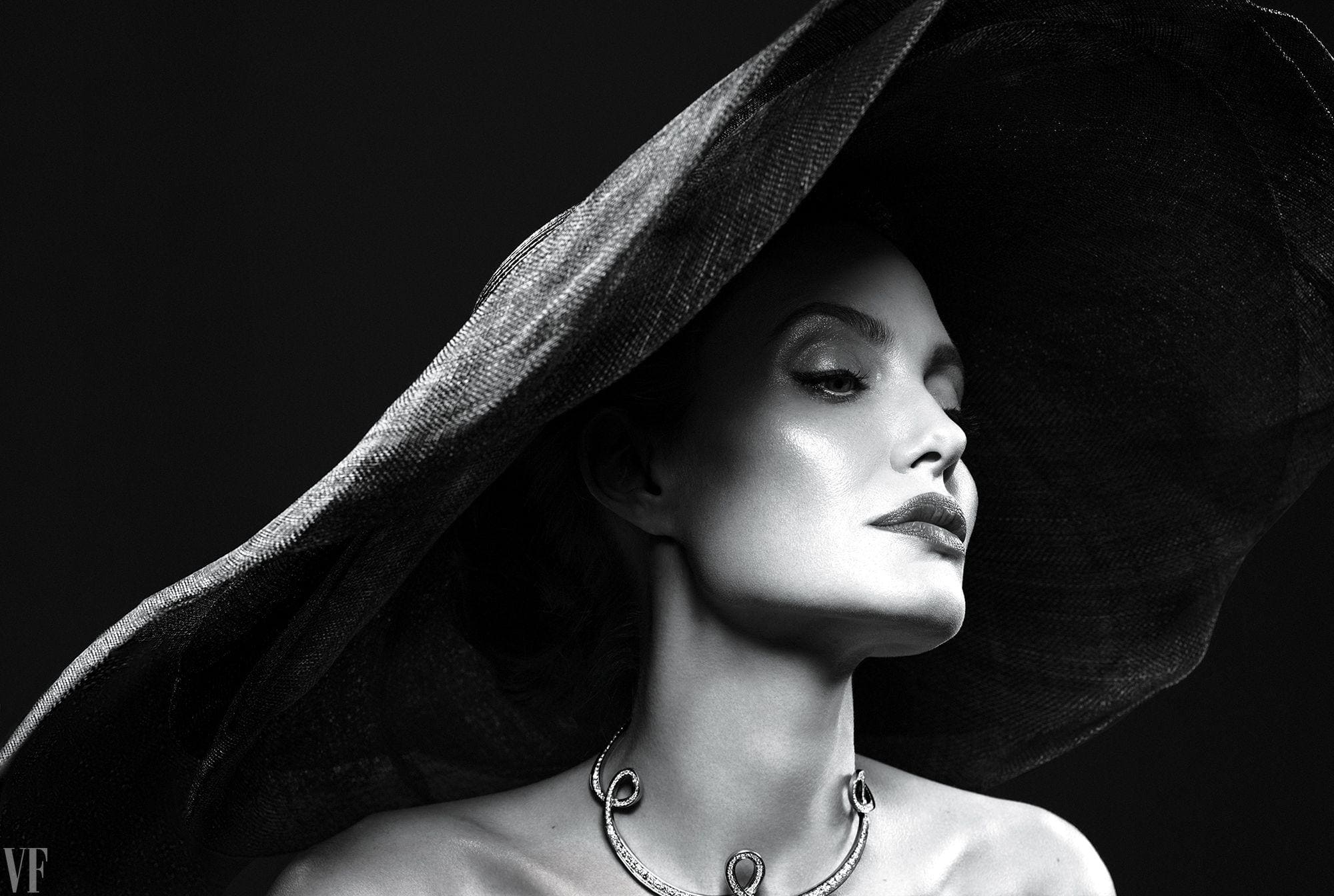 Angelina Jolie protagoniza y produce “Couture”, un drama ambientado en la Fashion Week de París