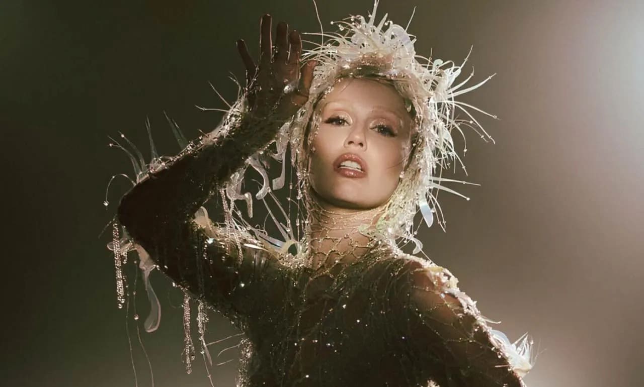 Miley Cyrus hace historia como la primera “Maison Margiela Girl”