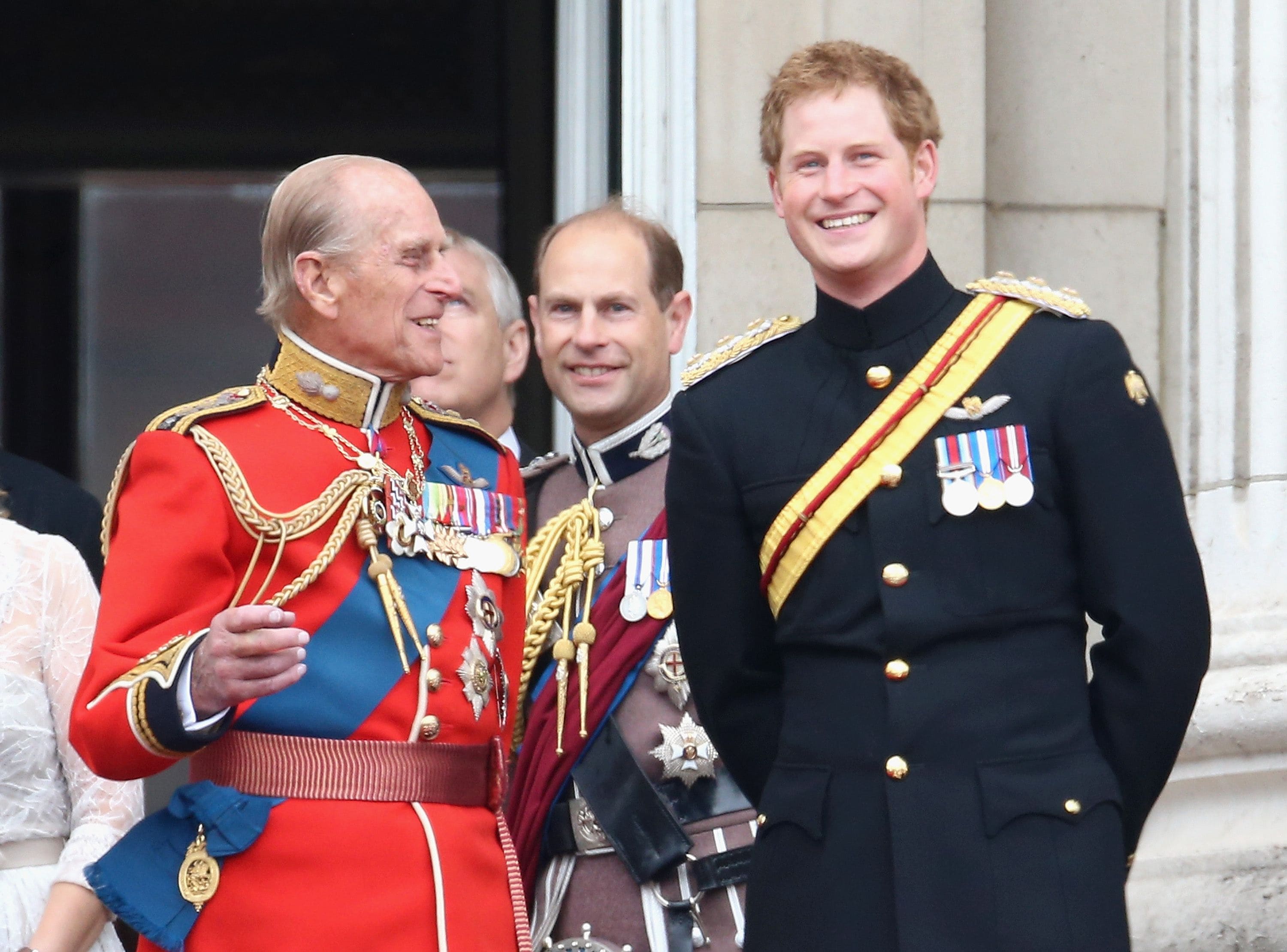 El detalle con que Harry honró a su abuelo en presencia de Carlos y Camilla