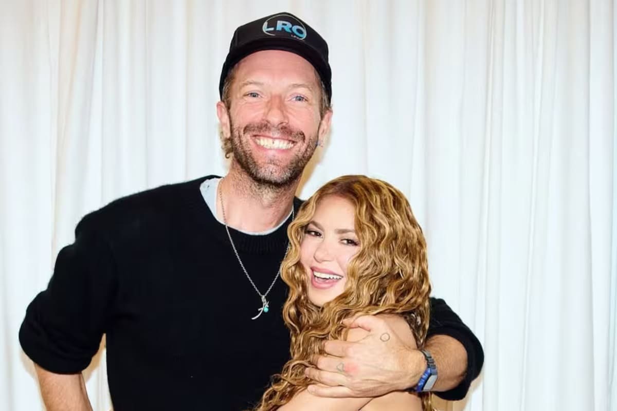 Shakira sorprende al dedicar canción a Chris Martin en pleno concierto