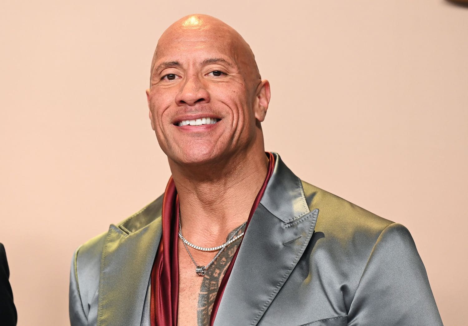 Dwayne “The Rock” Johnson sorprende con su radical cambio físico en Venecia