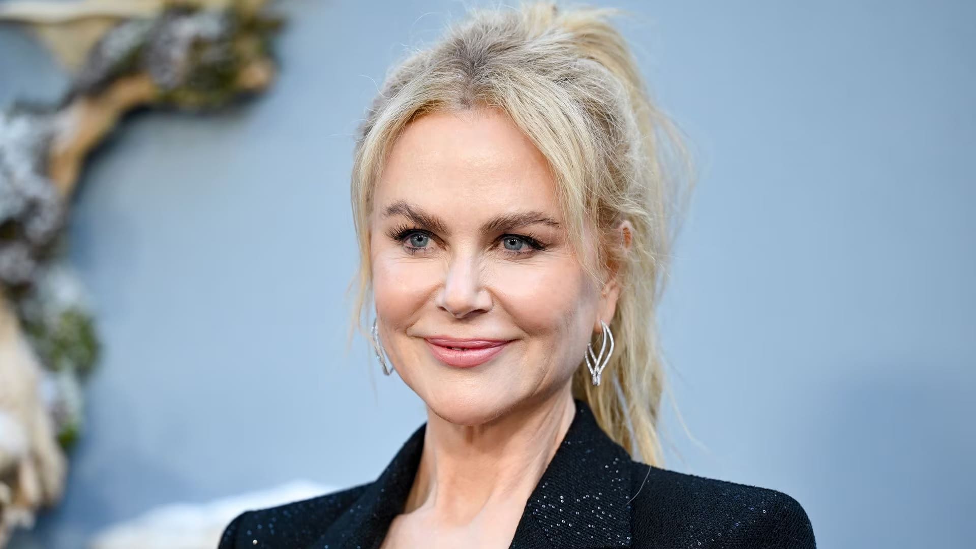 Nicole Kidman estrena nuevo look y posa junto a sus hijas