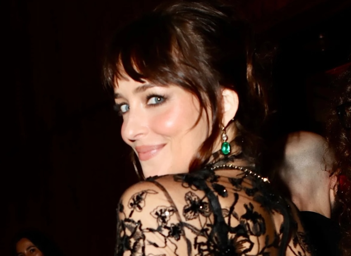Al fin podemos ver el look de Dakota Johnson en el matrimonio de su hermana Stella Banderas