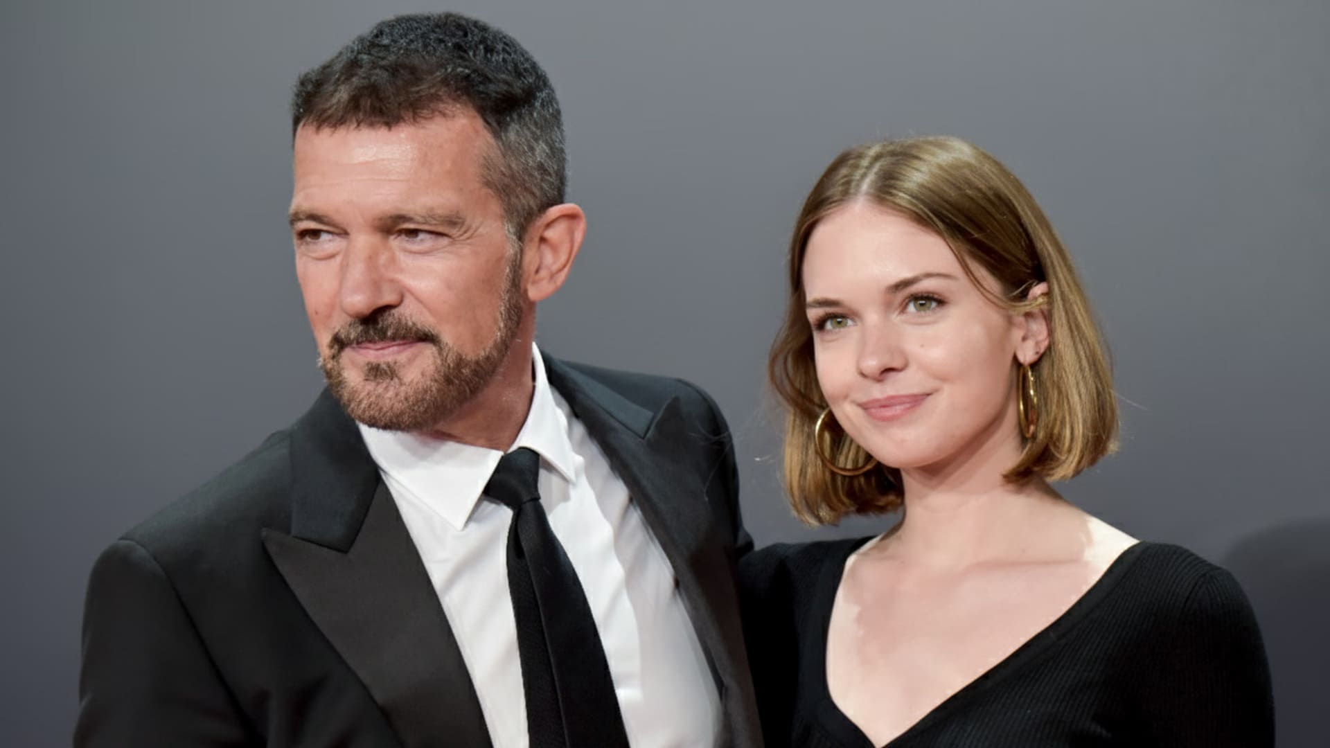Stella Banderas se casa en una boda de ensueño bajo el sol español  