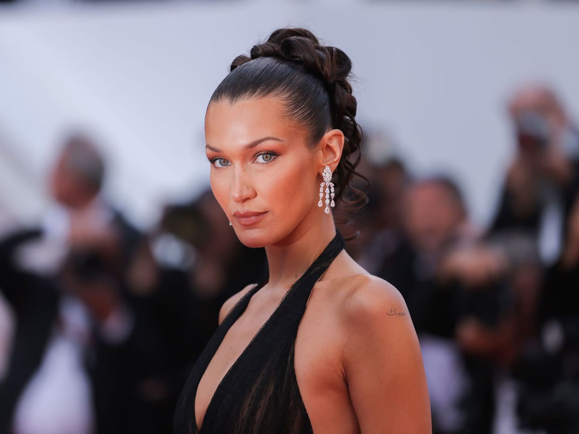 Bella Hadid detalla el impacto emocional de vivir con Lyme y ansiedad médica