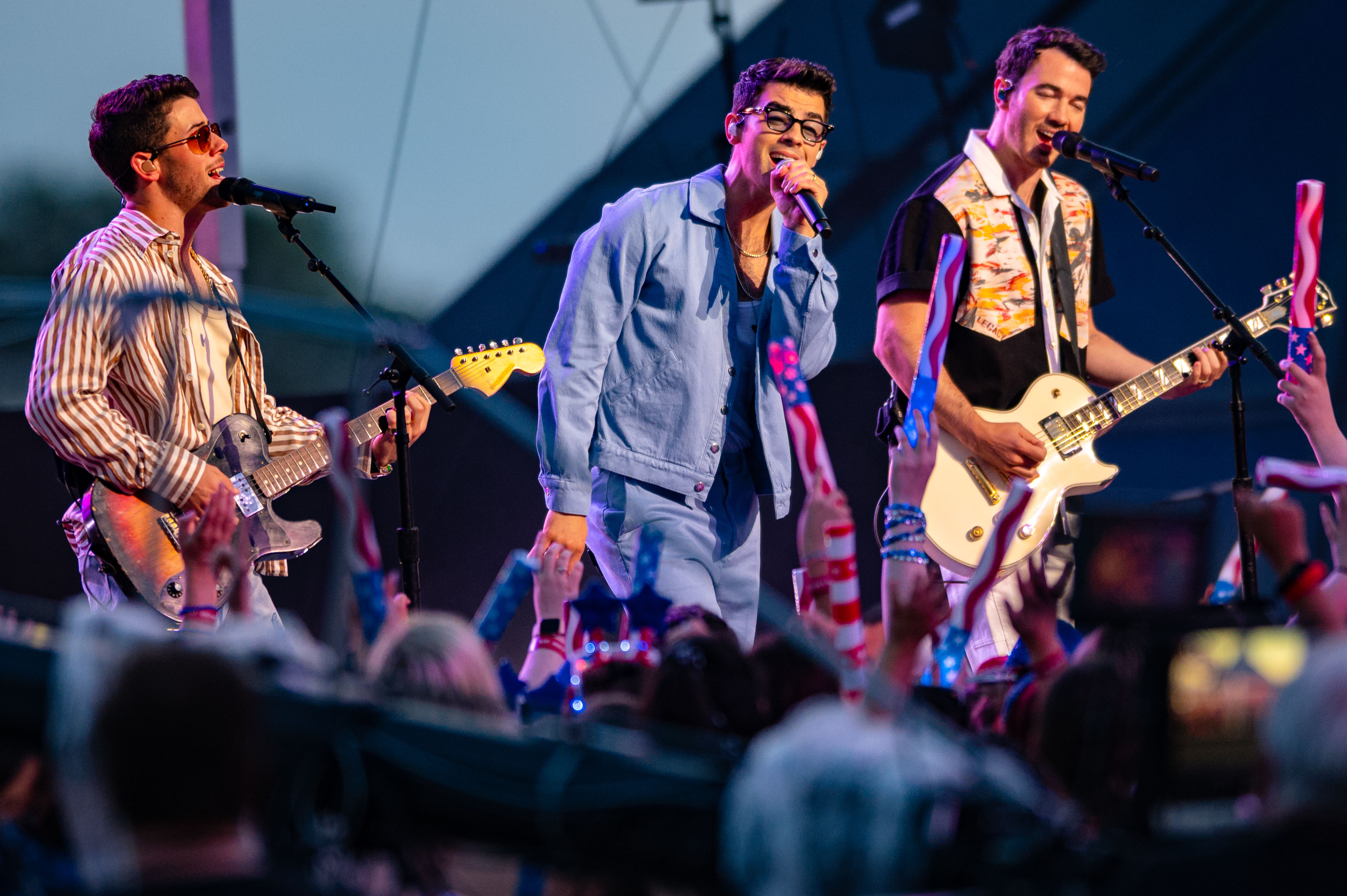 Jonas Brothers hablan sobre la dinámica familiar detrás del éxito