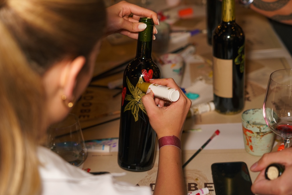 Pullman El Bosque fusiona arte y vino en una experiencia sensorial con D’Art & Vin