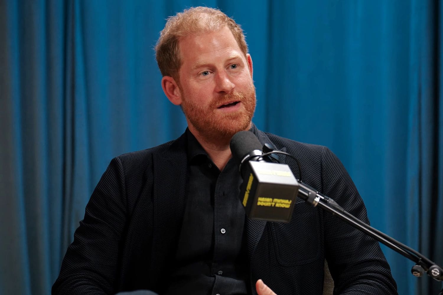 ¿Podría el príncipe Harry perder su título como el príncipe Andrés?