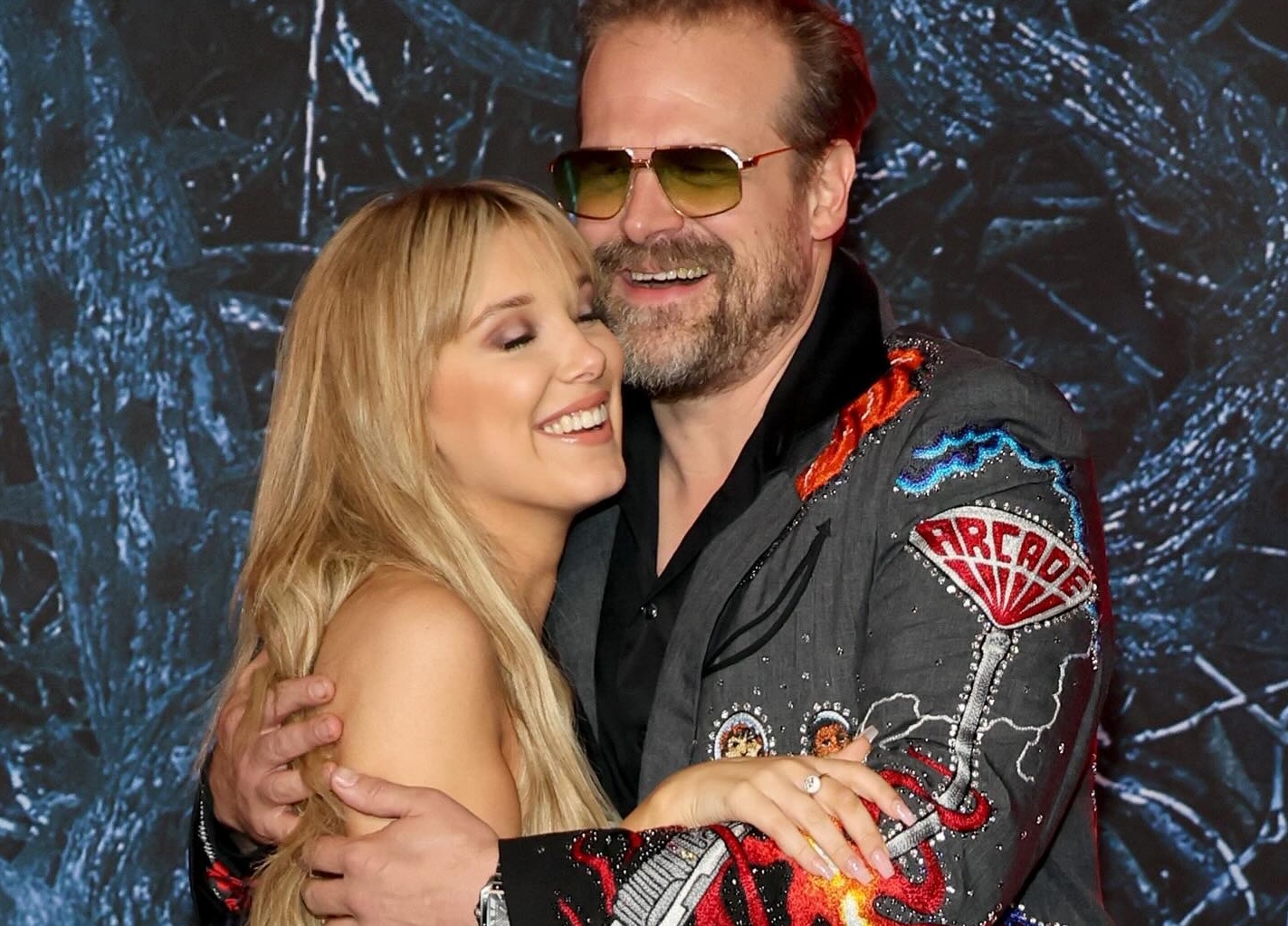 Millie Bobby Brown denunció por maltrato a “su papá” en ‘Stranger Things’