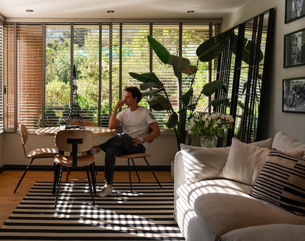 Arte, diseño y familia: El estilo que define la casa de Cristián Preece