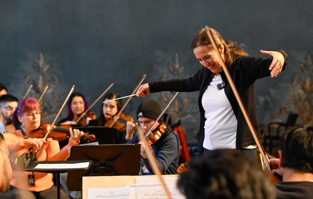 Ser la única: Laura Urrutia lleva la batuta