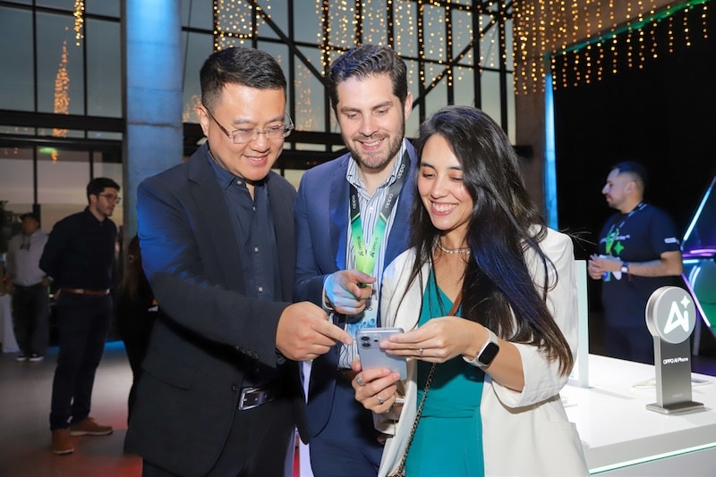 Quincy Li, Carlos Escobar y Camila Gutiérrez