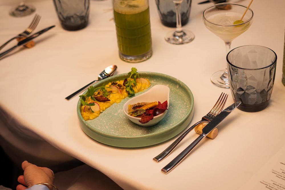 Pullman eleva los sabores andinos en una cena plant-based creada por 5 chefs internacionales