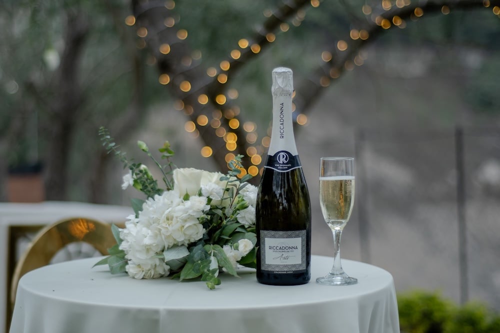 Un brindis bien hecho: claves para servir espumante y cerrar el año como corresponde