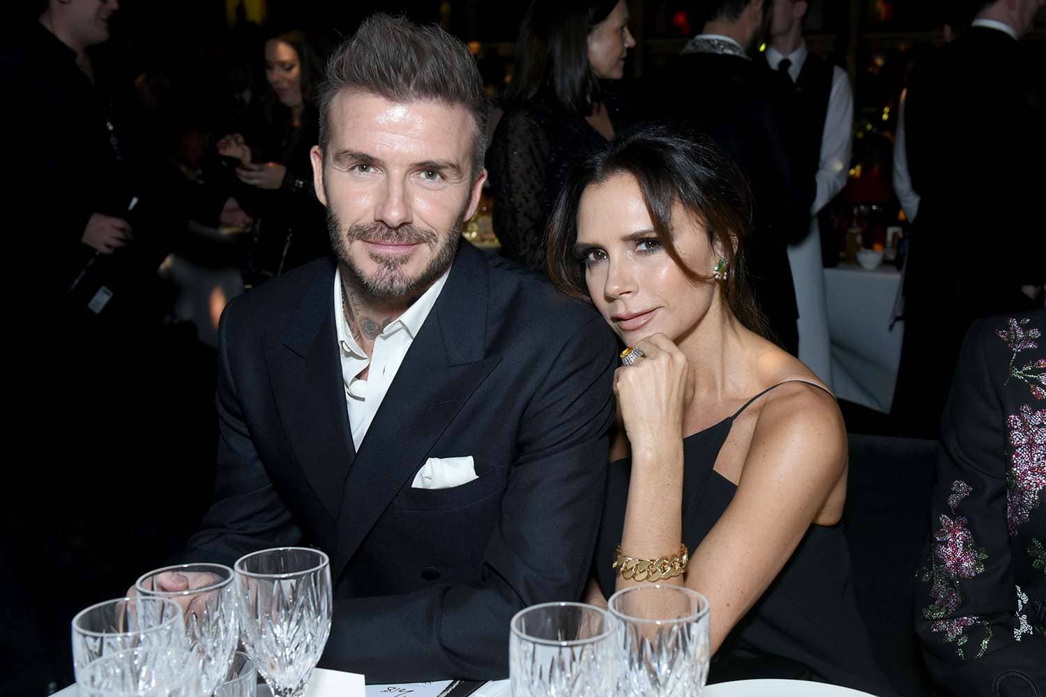 Victoria y David Beckham asisten a boda de la hija de Gordon Ramsay