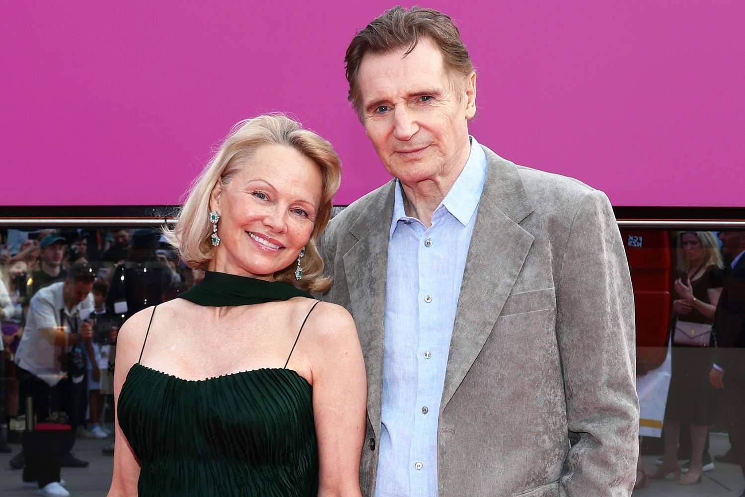 Pamela Anderson define su vínculo con Liam Neeson