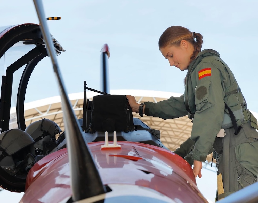 La princesa Leonor realiza su primer vuelo en solitario en la Academia del Aire